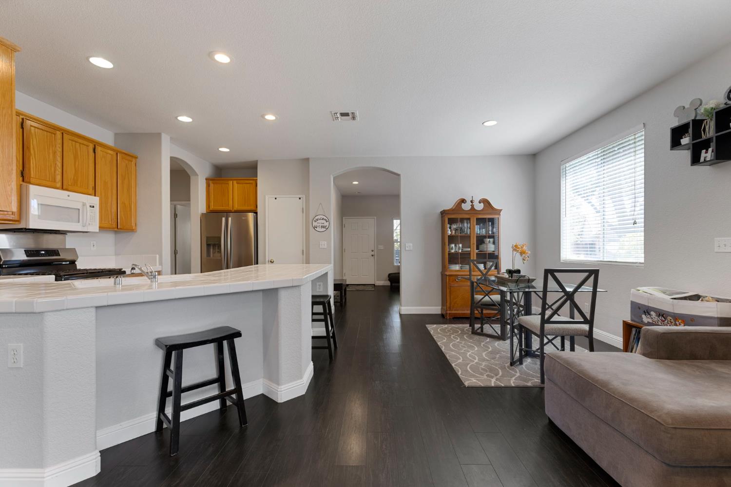 Gateway Drive, West Sacramento, California image 8