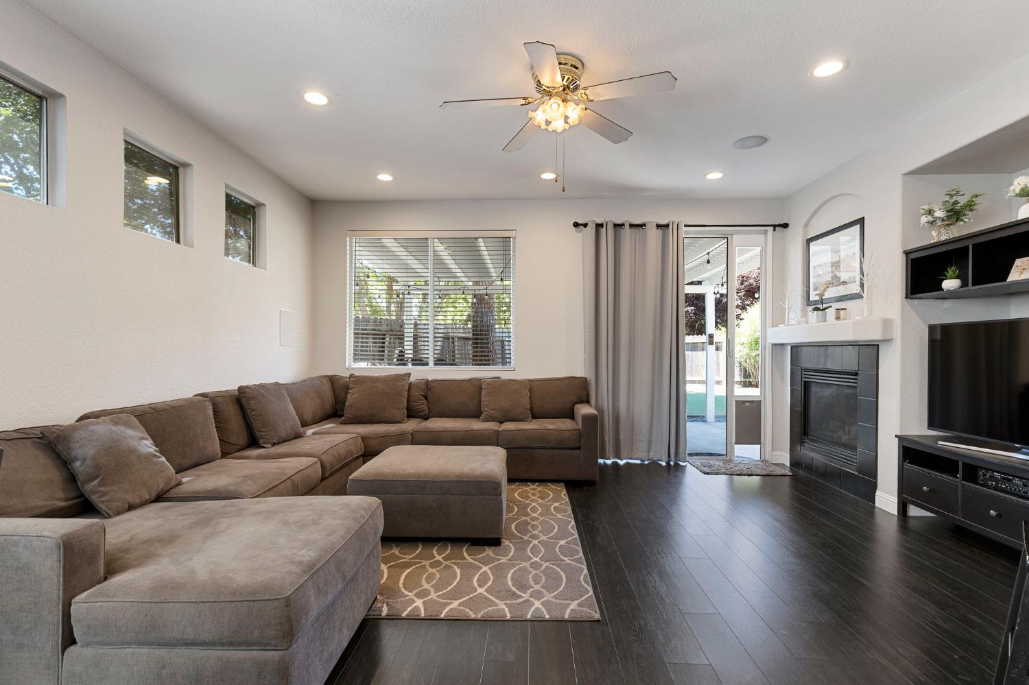 Gateway Drive, West Sacramento, California image 6