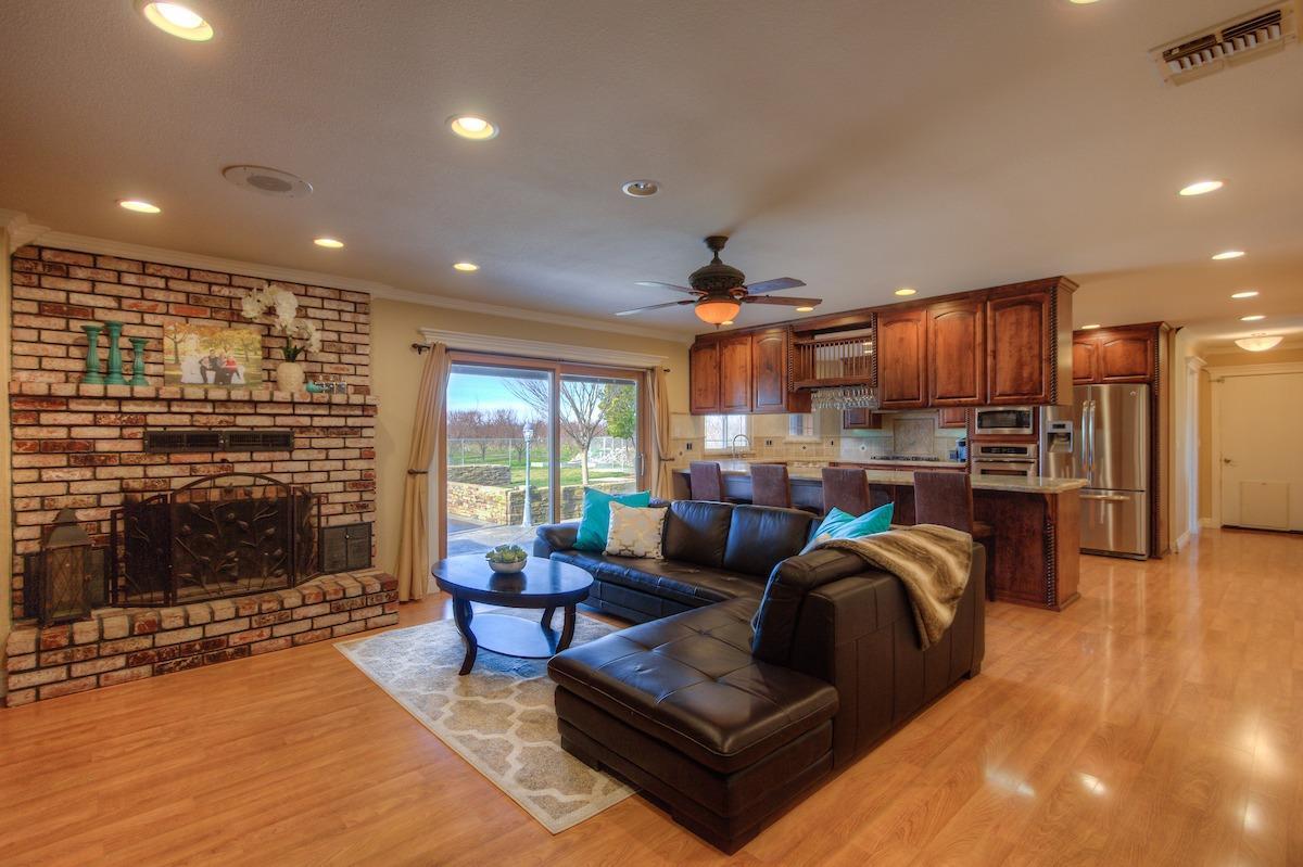 Holcomb Avenue, Yuba City, California image 7