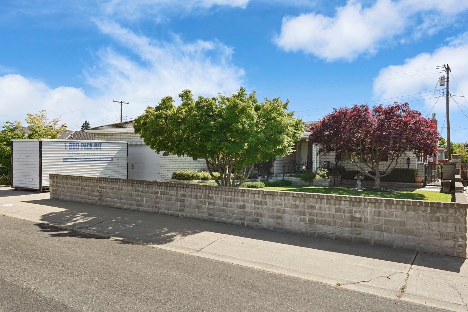 Lakewood Drive, Lodi, California image 6