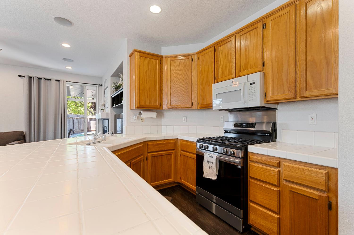 Gateway Drive, West Sacramento, California image 9