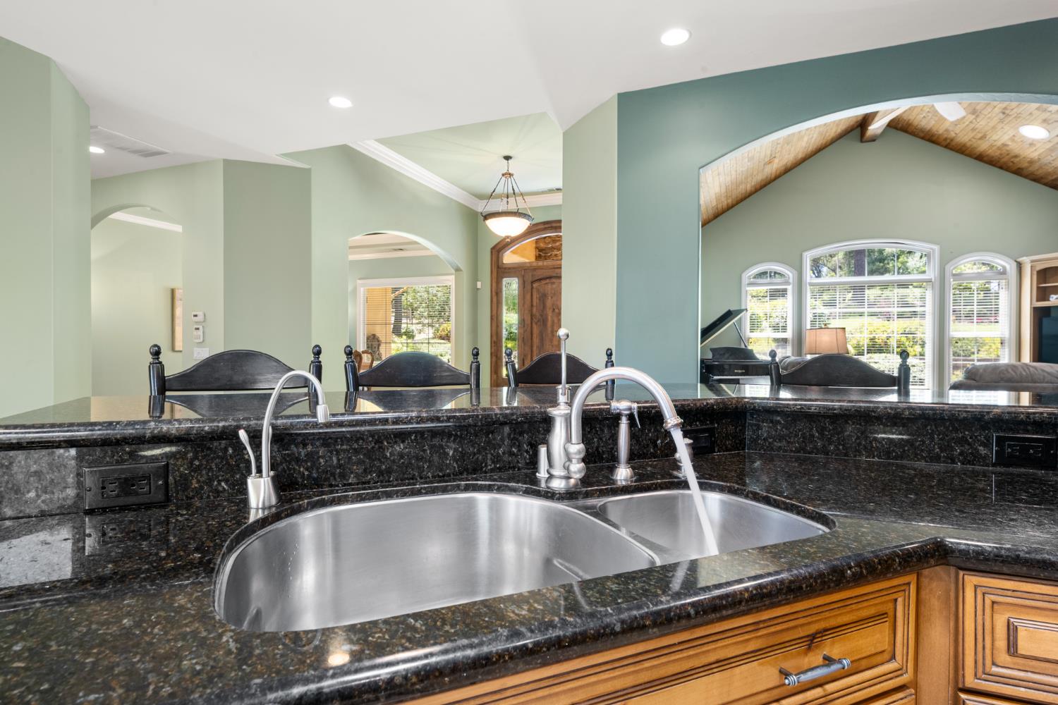Detail Gallery Image 22 of 80 For 2611 Golden Fawn Trl, Shingle Springs,  CA 95682 - 4 Beds | 4/2 Baths