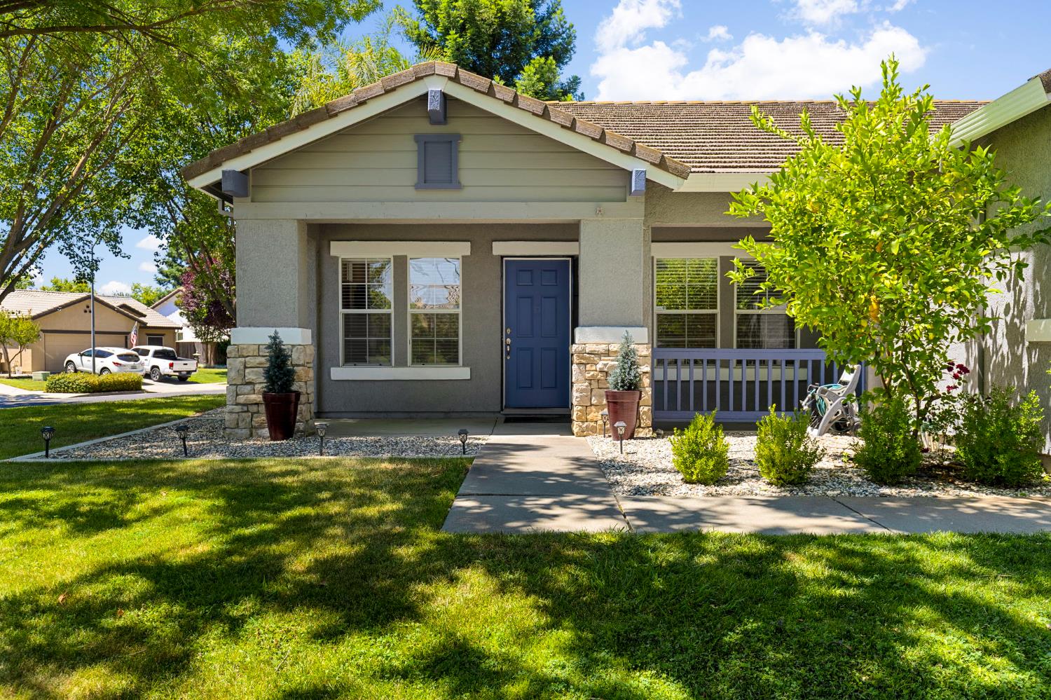 Gateway Drive, West Sacramento, California image 2