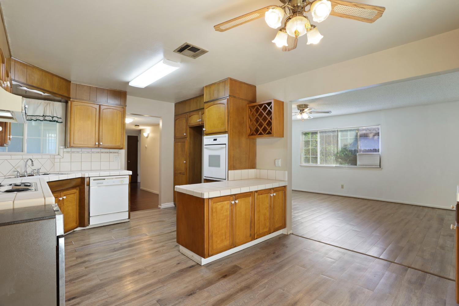 Los Olivas Court, Stockton, California image 13