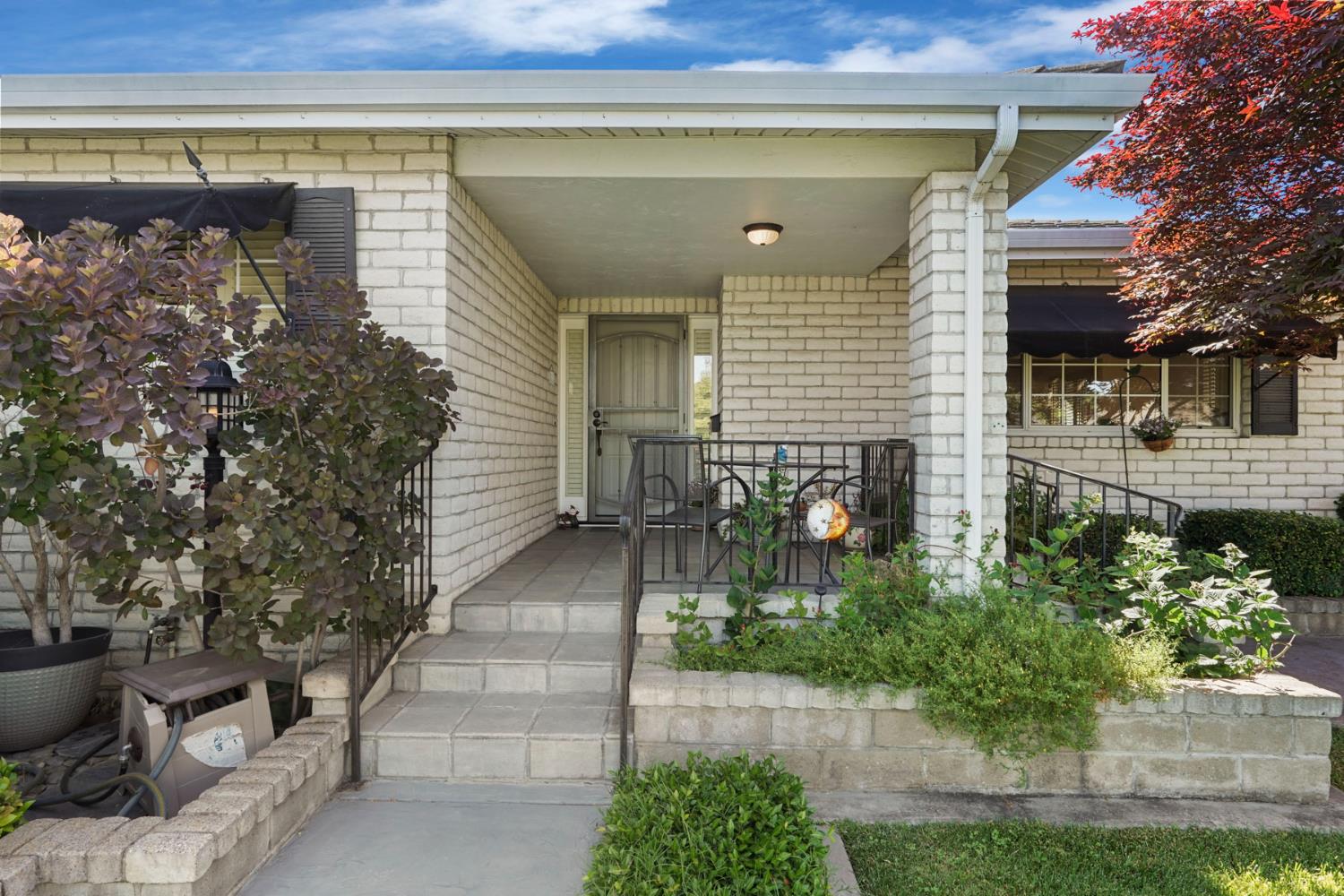 Lakewood Drive, Lodi, California image 3