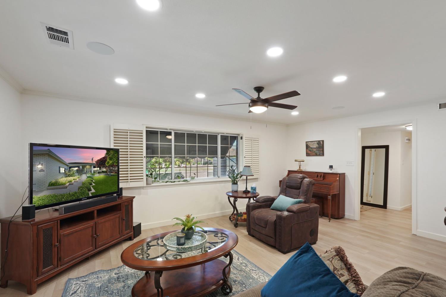 Lakewood Drive, Lodi, California image 11
