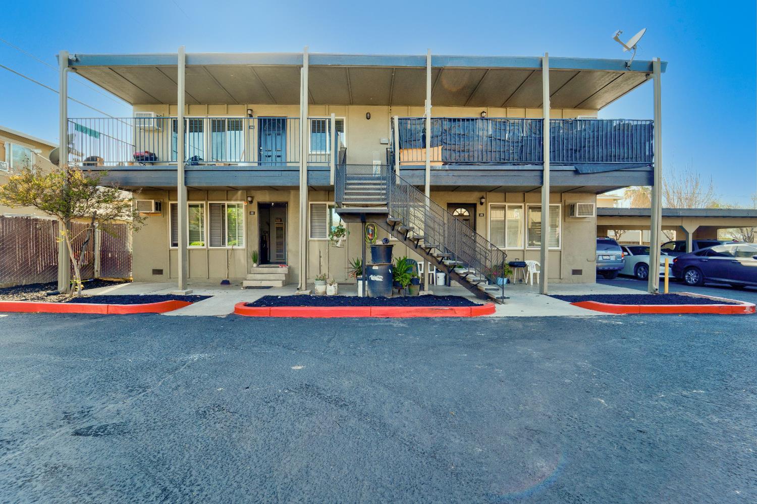 W I Street, Los Banos, California image 8