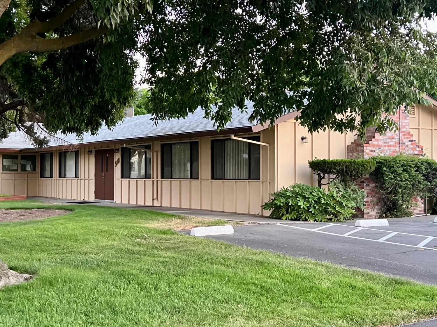 Holiday Lane, Modesto, California image 9