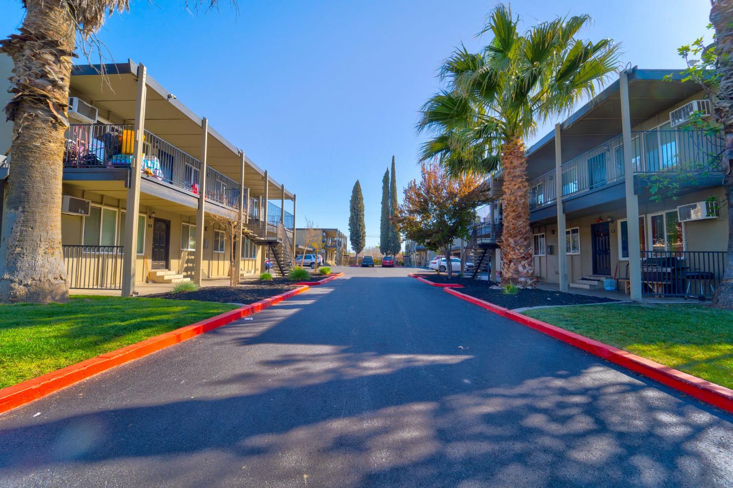 W I Street, Los Banos, California image 2