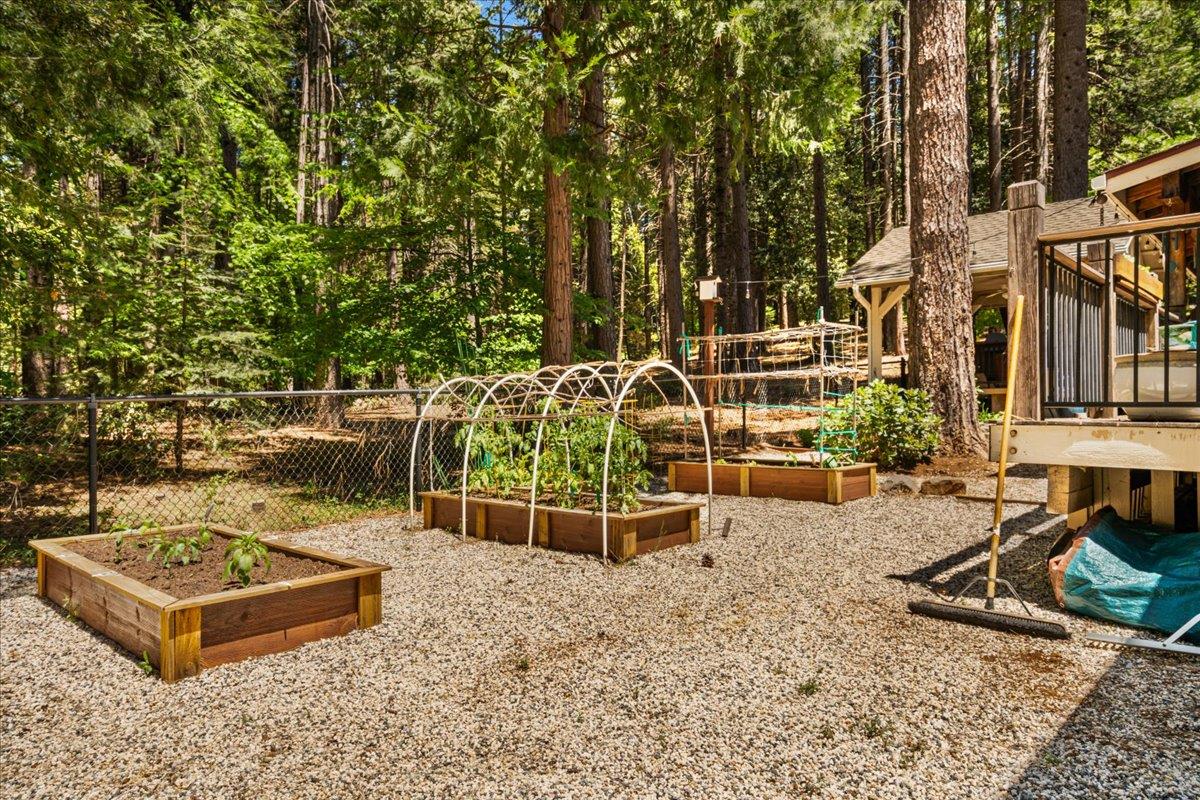 Lake Lane, Nevada City, California image 39