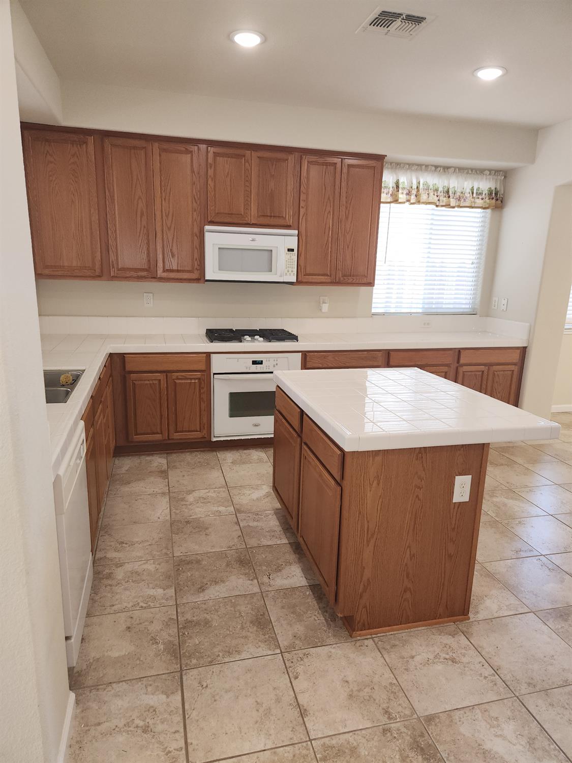 Kim Way, Yuba City, California image 9
