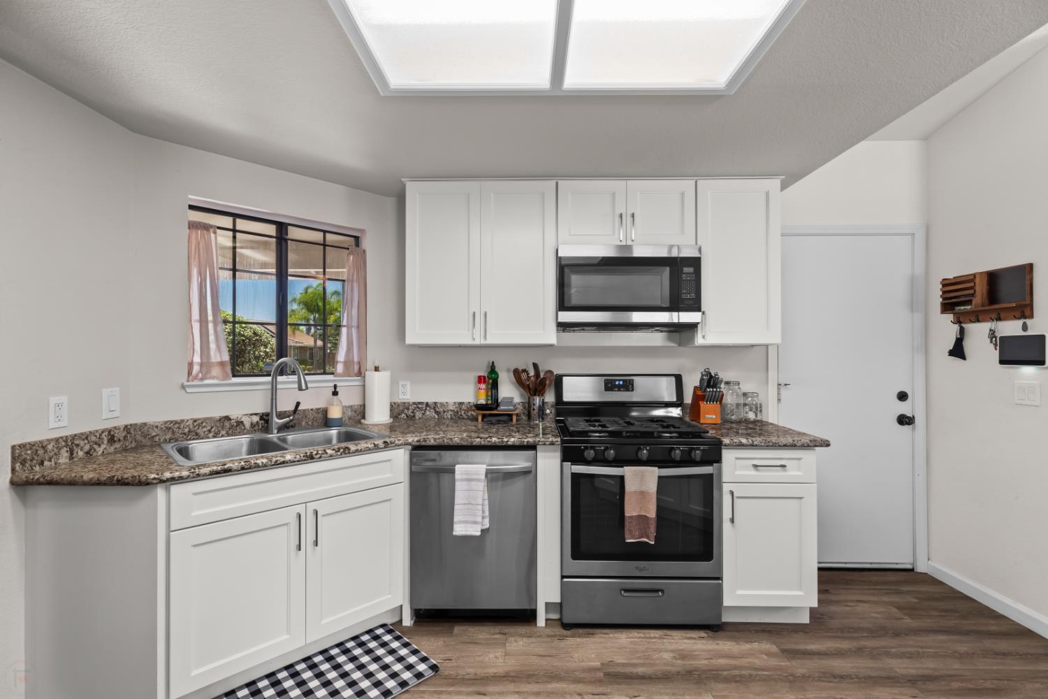 Blackrock Place, Modesto, California image 19