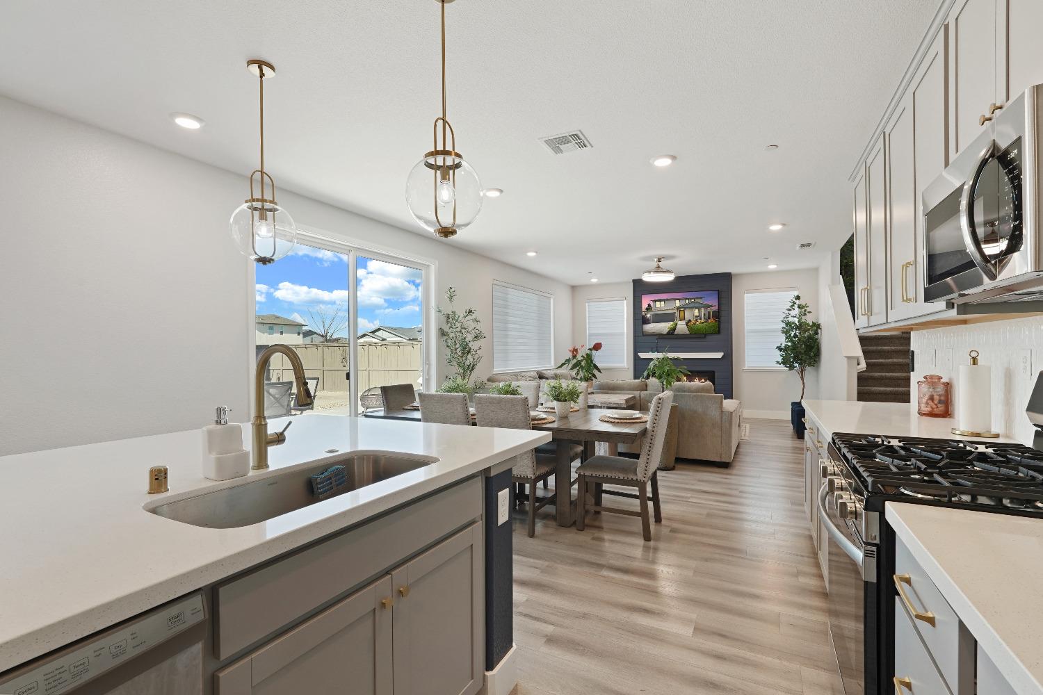 Pritchard Court, Galt, California image 20