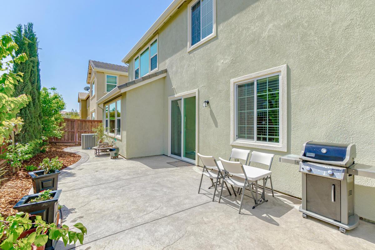Earl Court, Woodland, California image 27