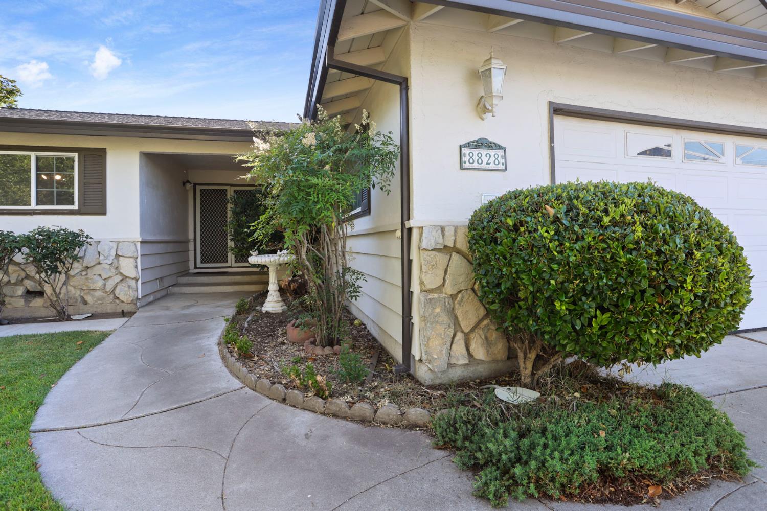 Los Olivas Court, Stockton, California image 5