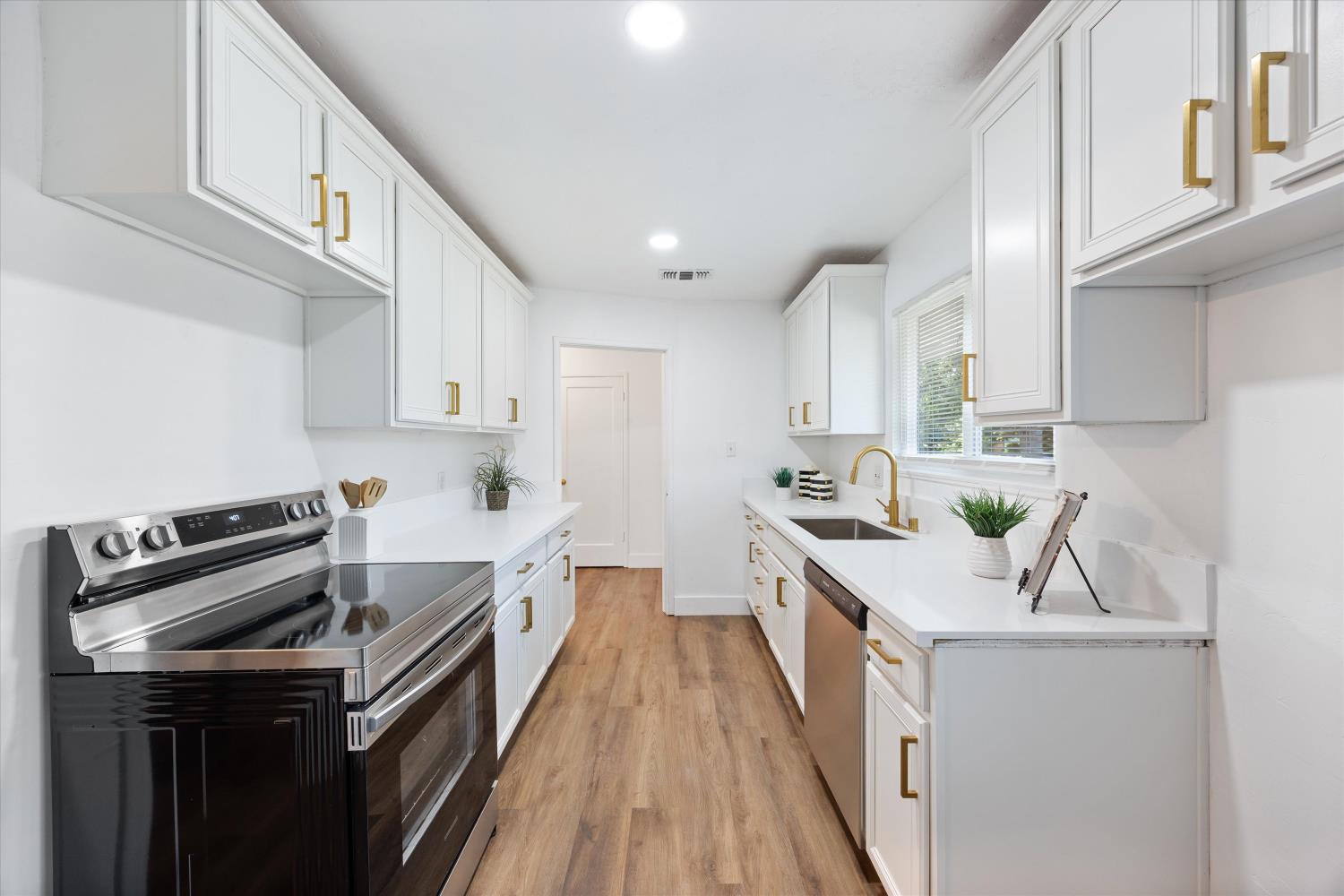 Chelsea Road, Sacramento, California image 8