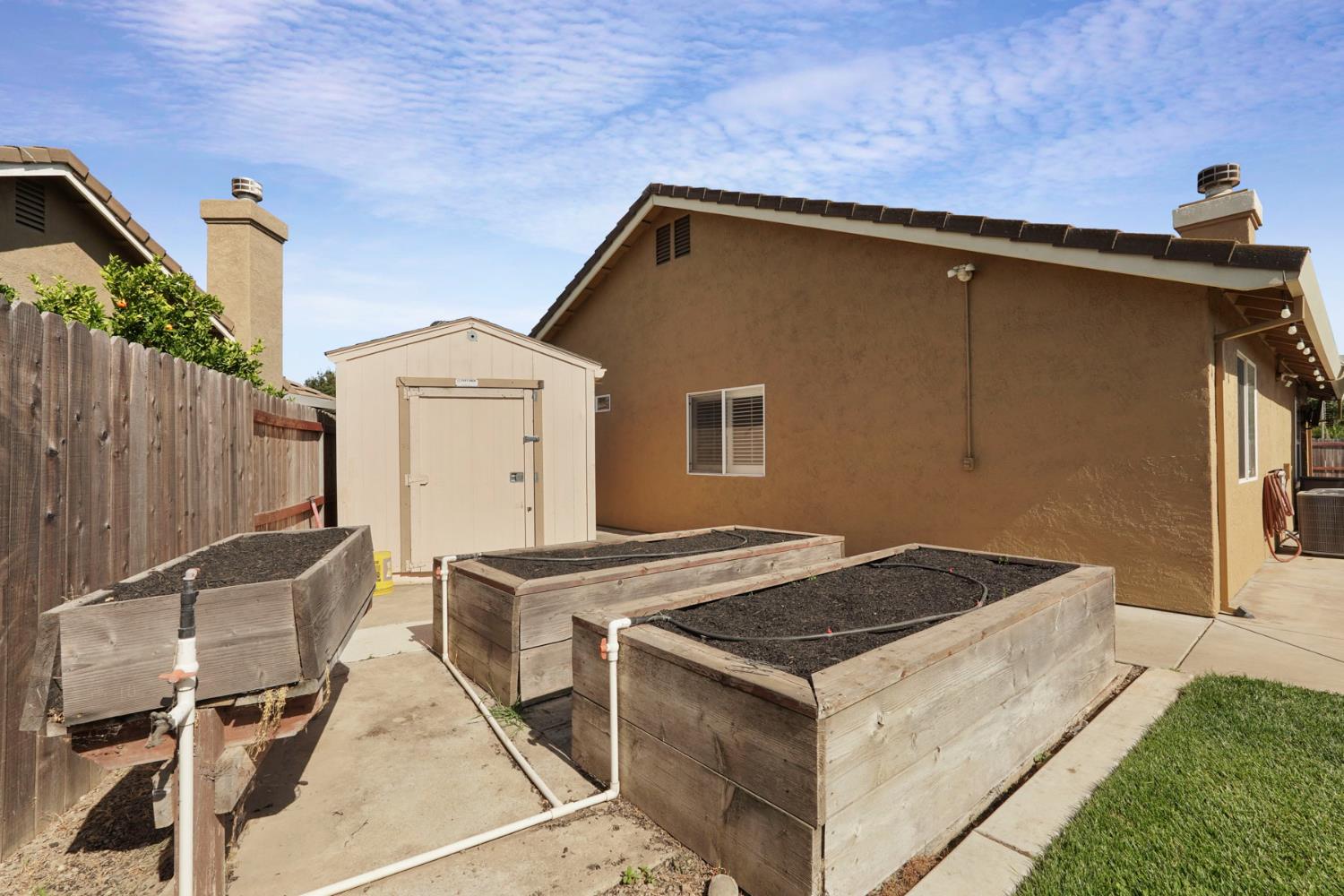Blackbird Court, Lodi, California image 38