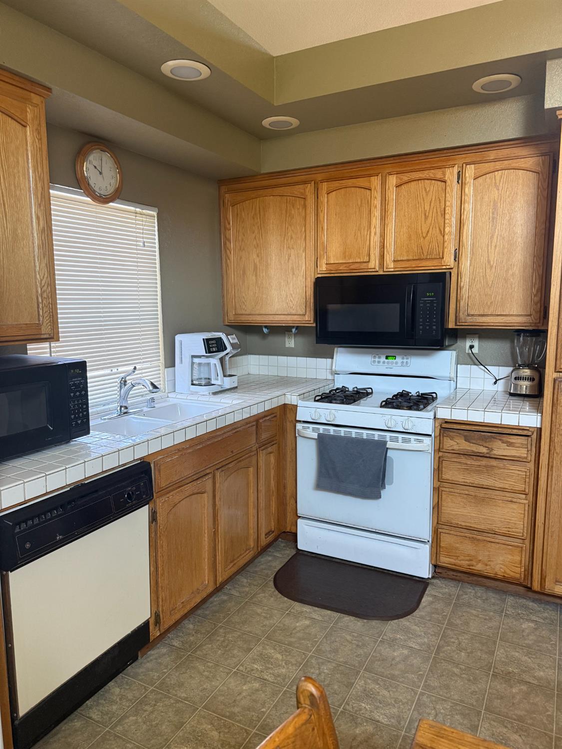 N Czerny Street, Tracy, California image 3