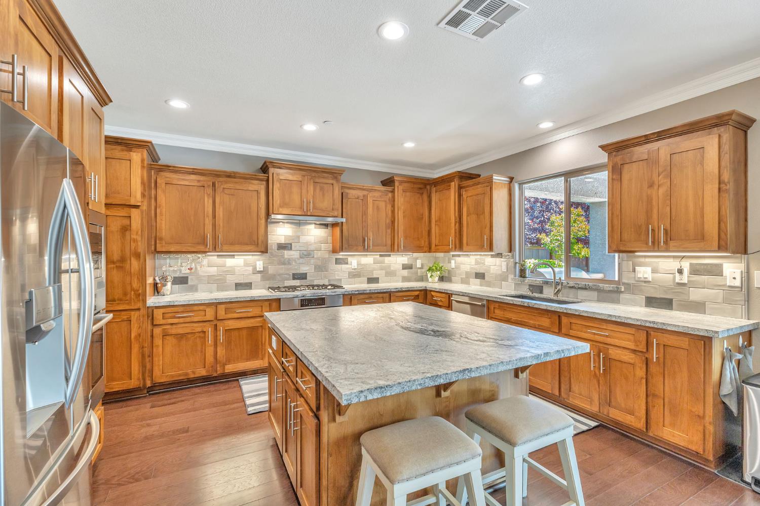 Detail Gallery Image 10 of 45 For 1088 Broken Spoke Ln, Roseville,  CA 95747 - 5 Beds | 4/1 Baths