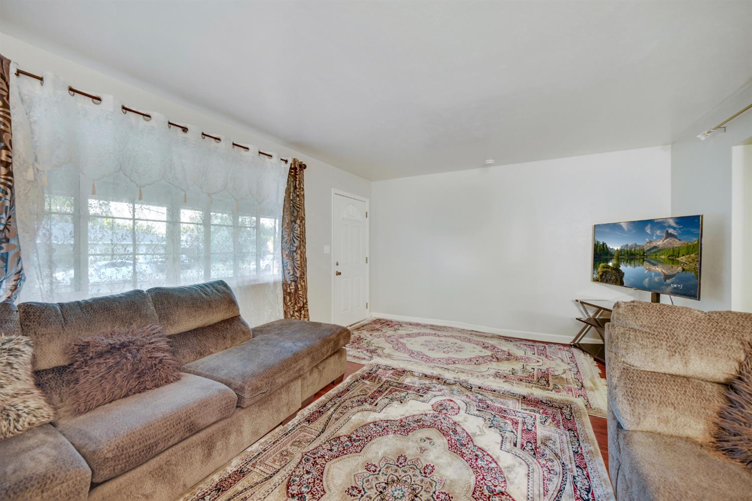 1422 Topaz Way, Sacramento, California image 4
