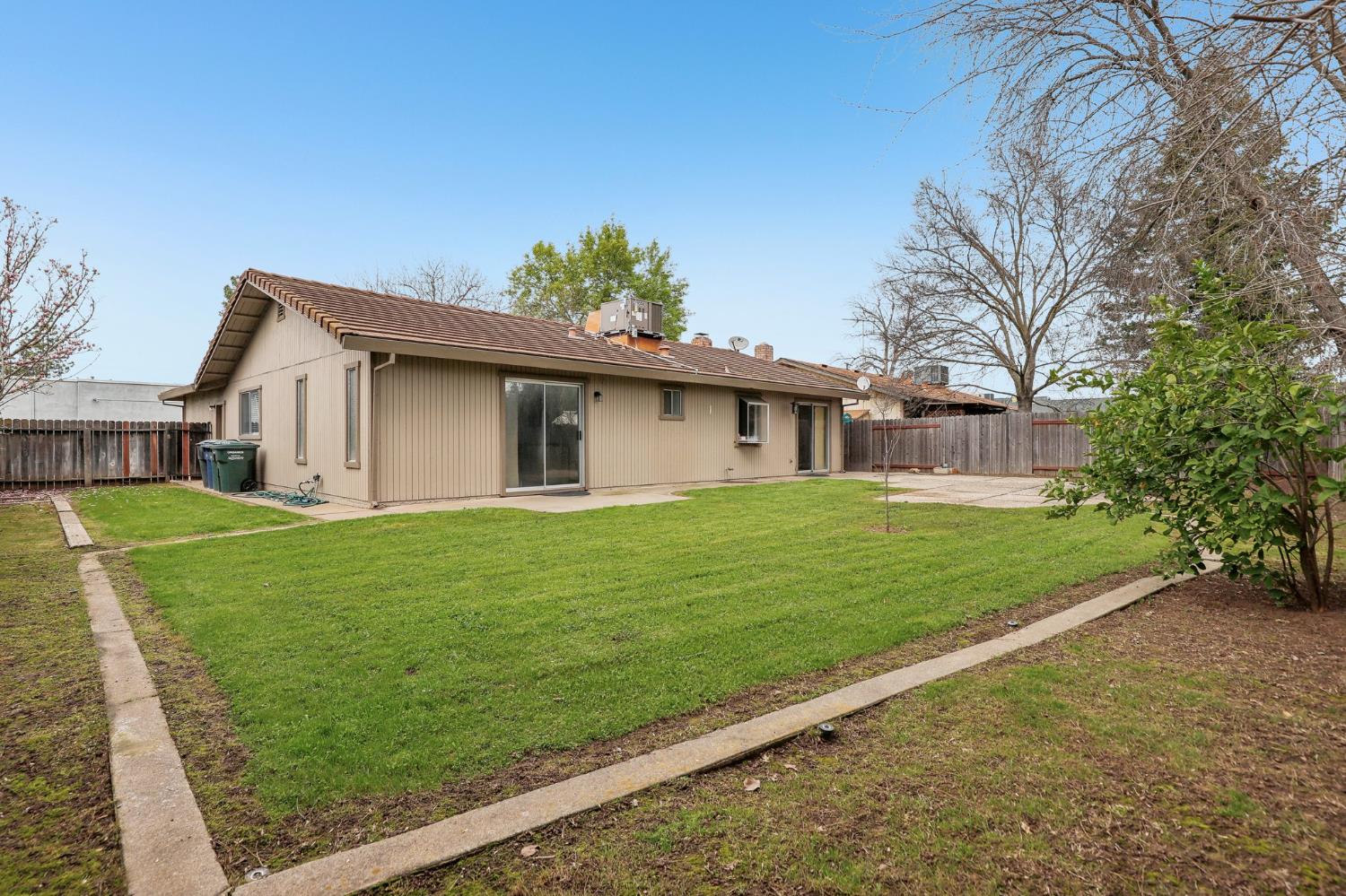 Woodstock Way, Sacramento, California image 27