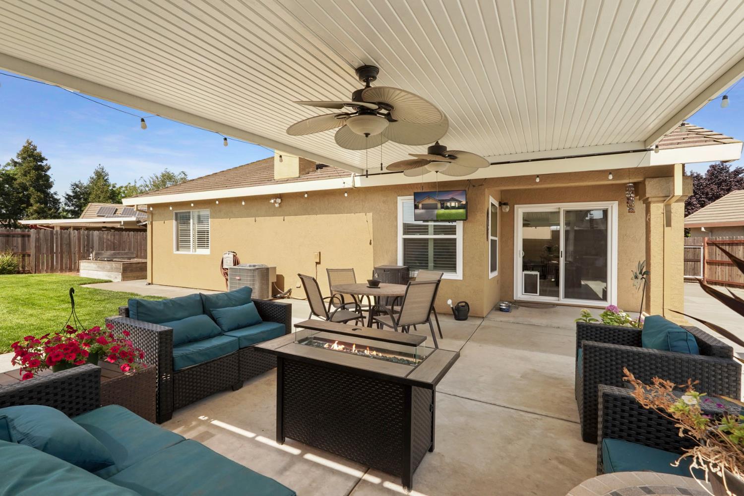 Blackbird Court, Lodi, California image 33