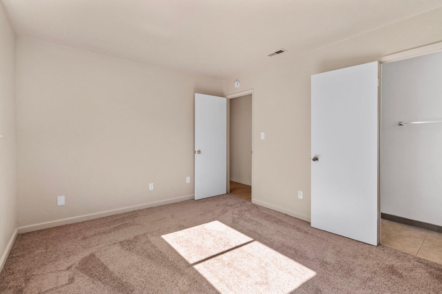 Oak Court, Tracy, California image 25
