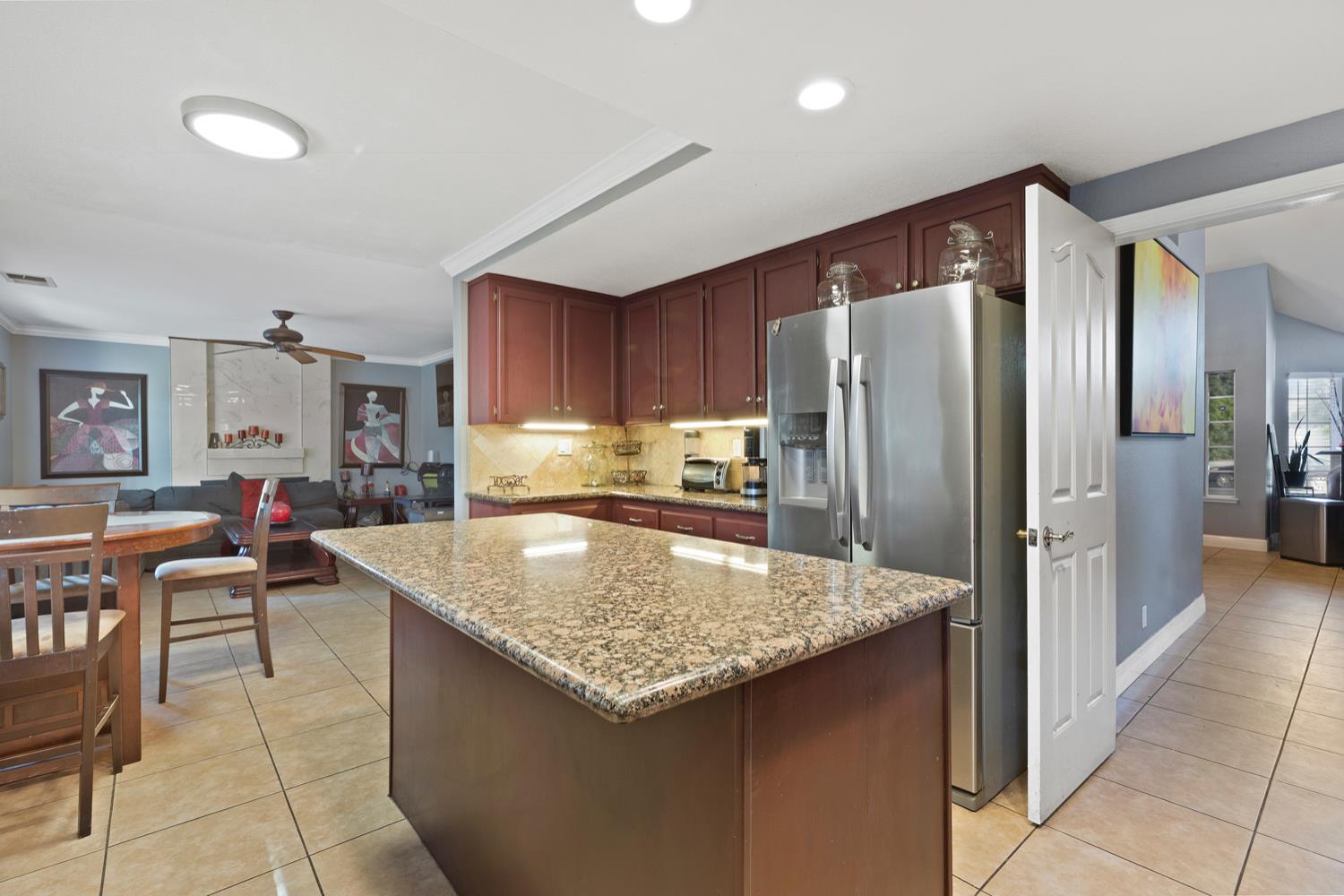Parkside Drive, Tracy, California image 6