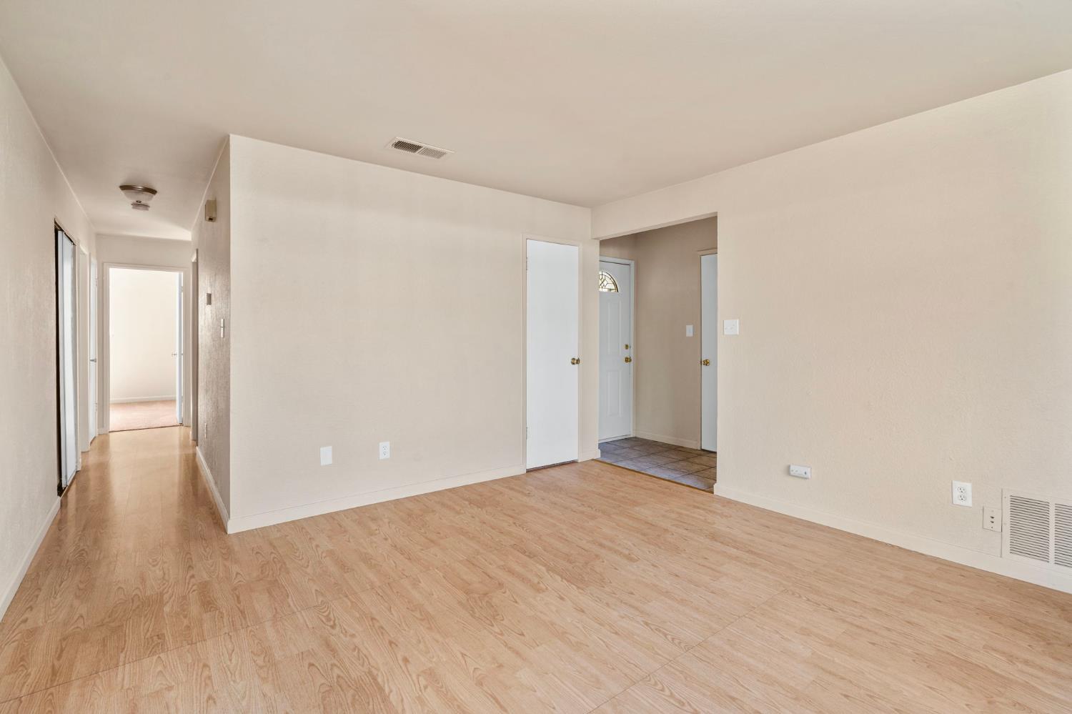 Oak Court, Tracy, California image 7