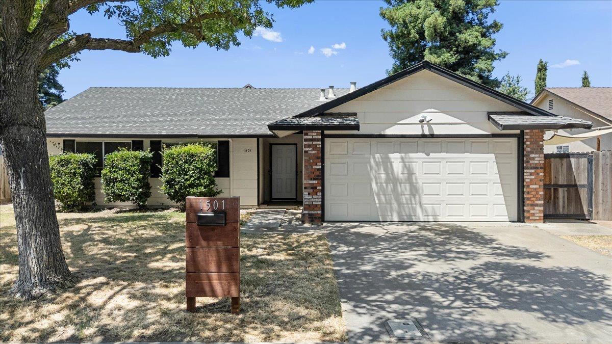 Entrada Way, Modesto, California image 4