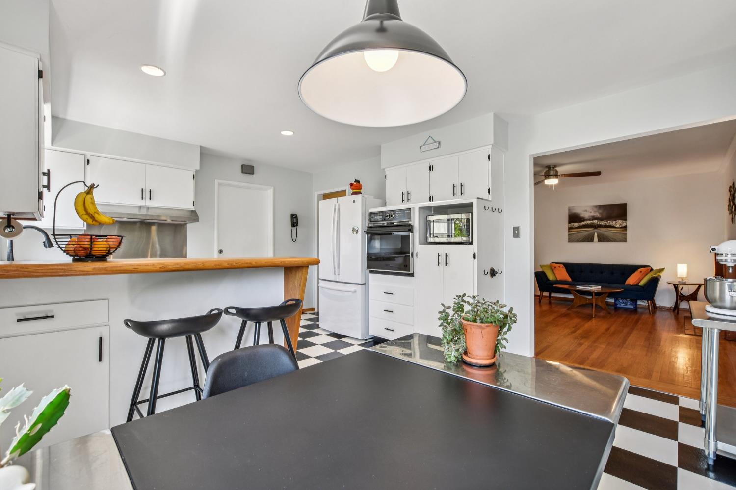 Cedarhurst Way, Carmichael, California image 8