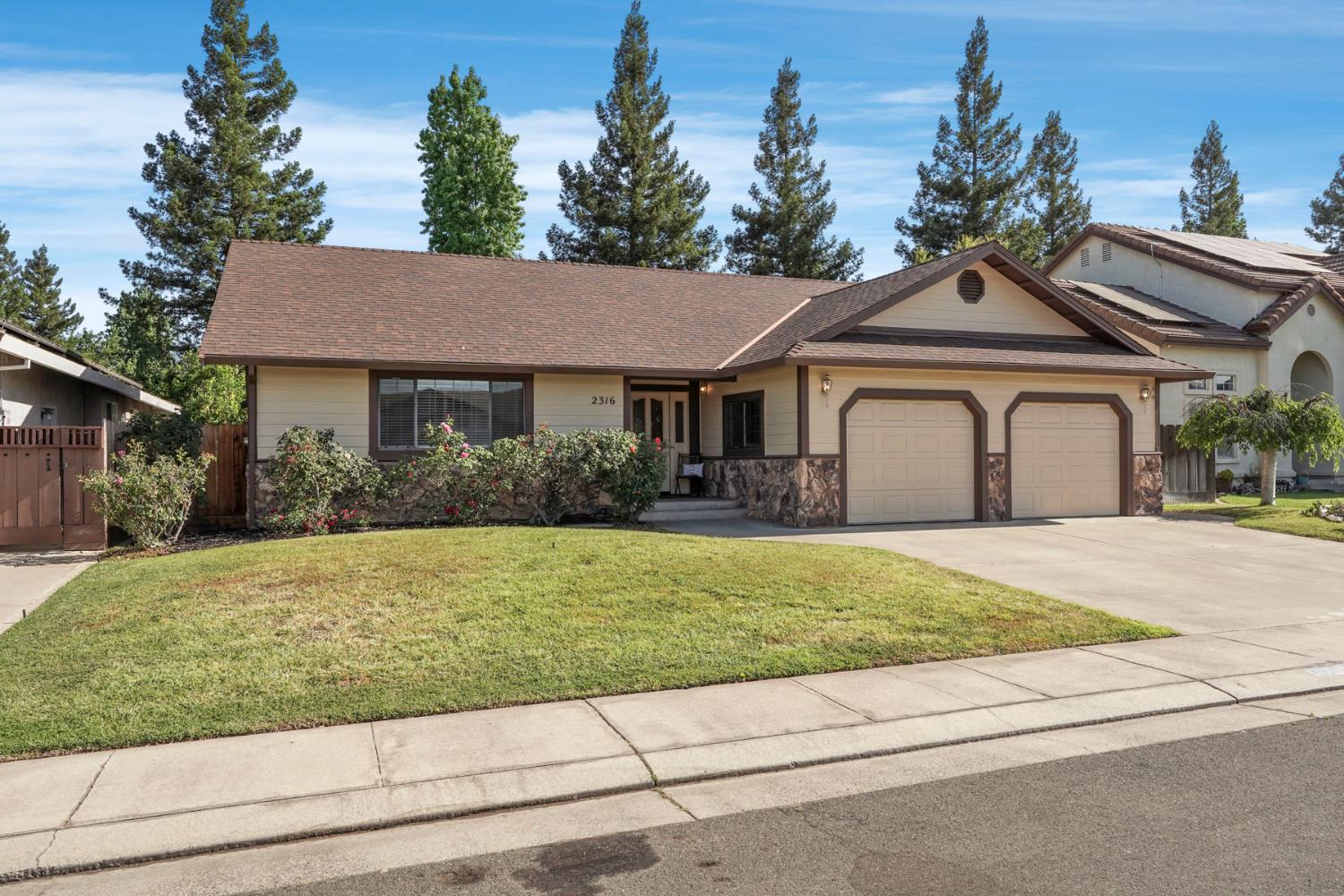 Detail Gallery Image 2 of 39 For 2316 Yosemite Ave, Escalon,  CA 95320 - 3 Beds | 2 Baths