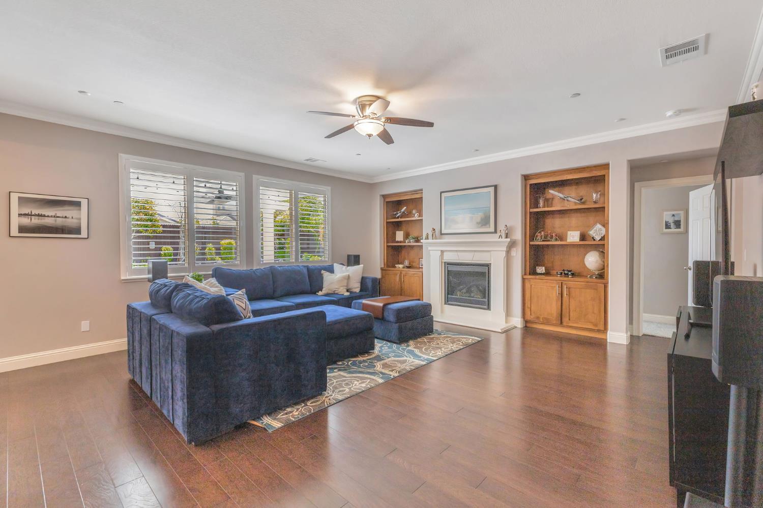 Detail Gallery Image 13 of 45 For 1088 Broken Spoke Ln, Roseville,  CA 95747 - 5 Beds | 4/1 Baths