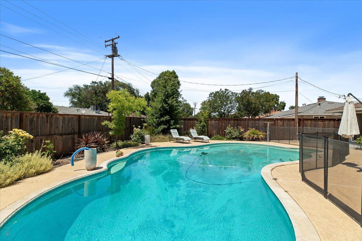 Sherwood Avenue, Modesto, California image 41