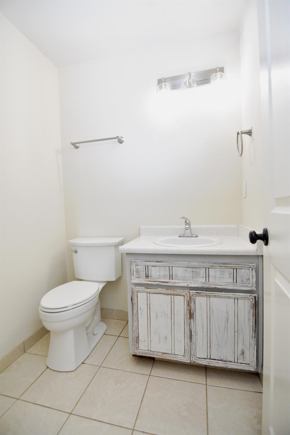 Bluefield Avenue, Turlock, California image 24