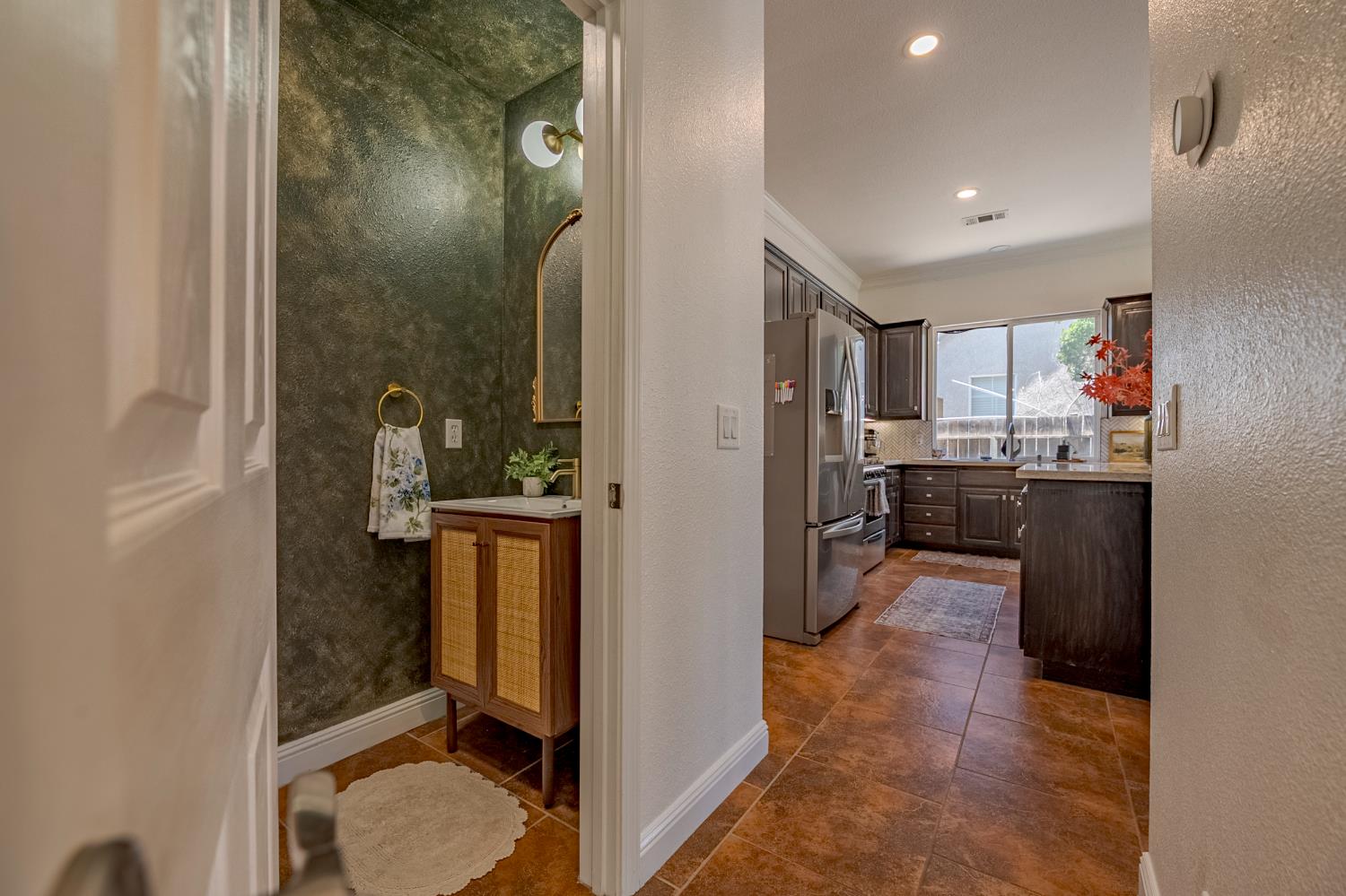 La Quinta Court, Merced, California image 17