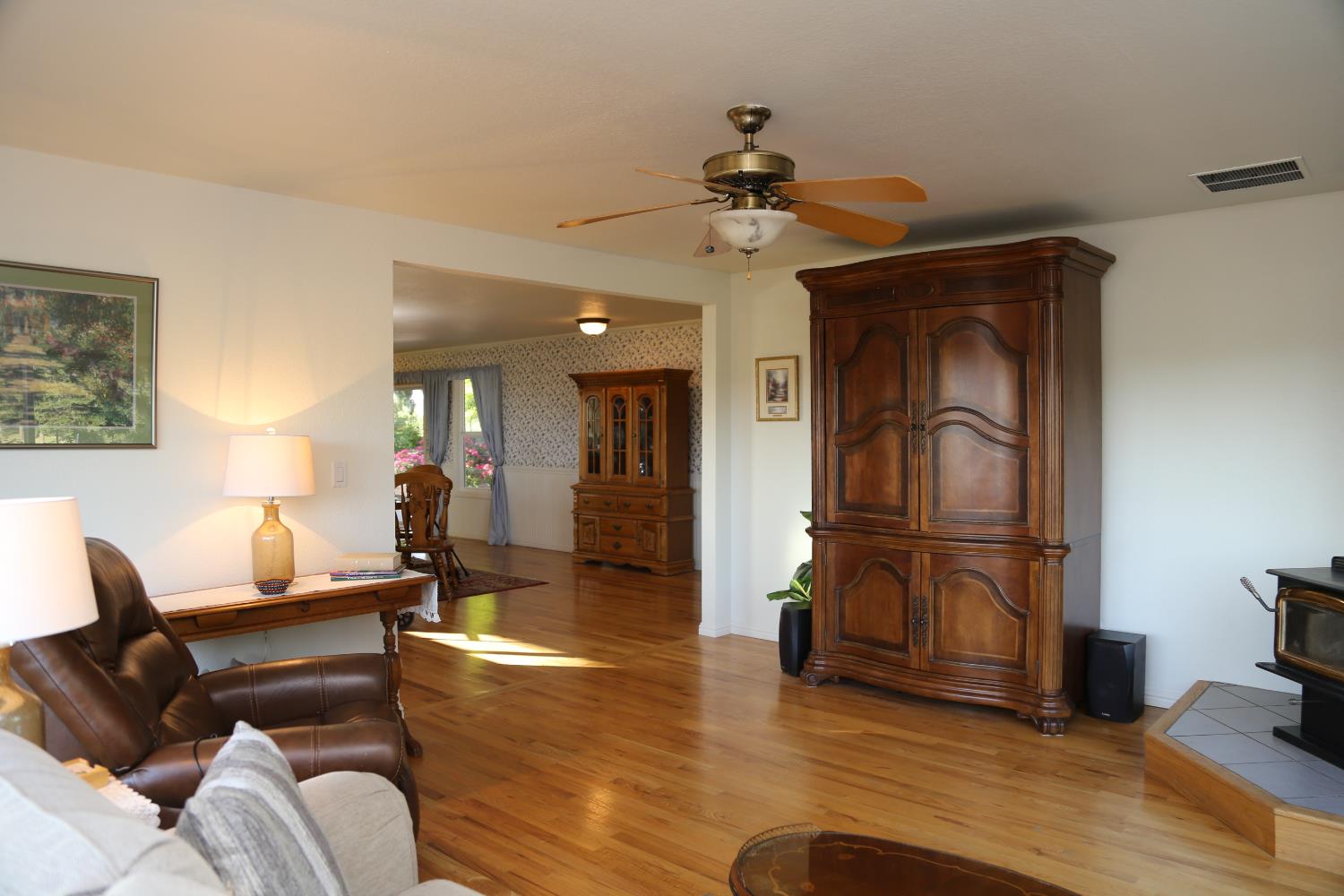 Detail Gallery Image 14 of 78 For 2300 Larsen Dr, Camino,  CA 95709 - 4 Beds | 2 Baths