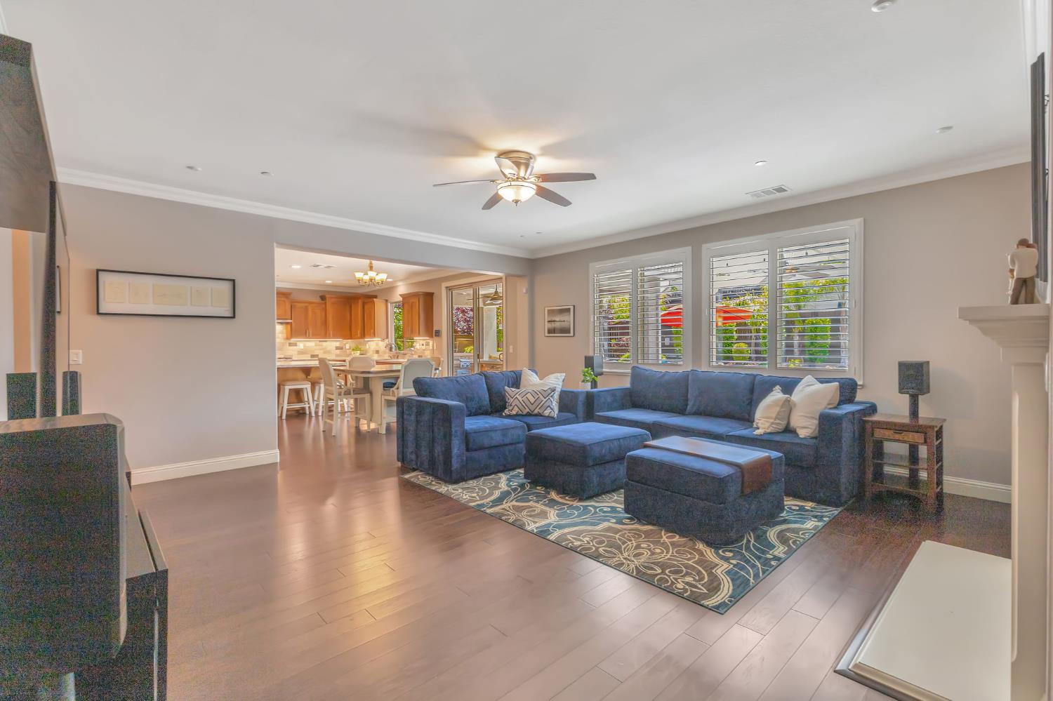 Detail Gallery Image 12 of 45 For 1088 Broken Spoke Ln, Roseville,  CA 95747 - 5 Beds | 4/1 Baths