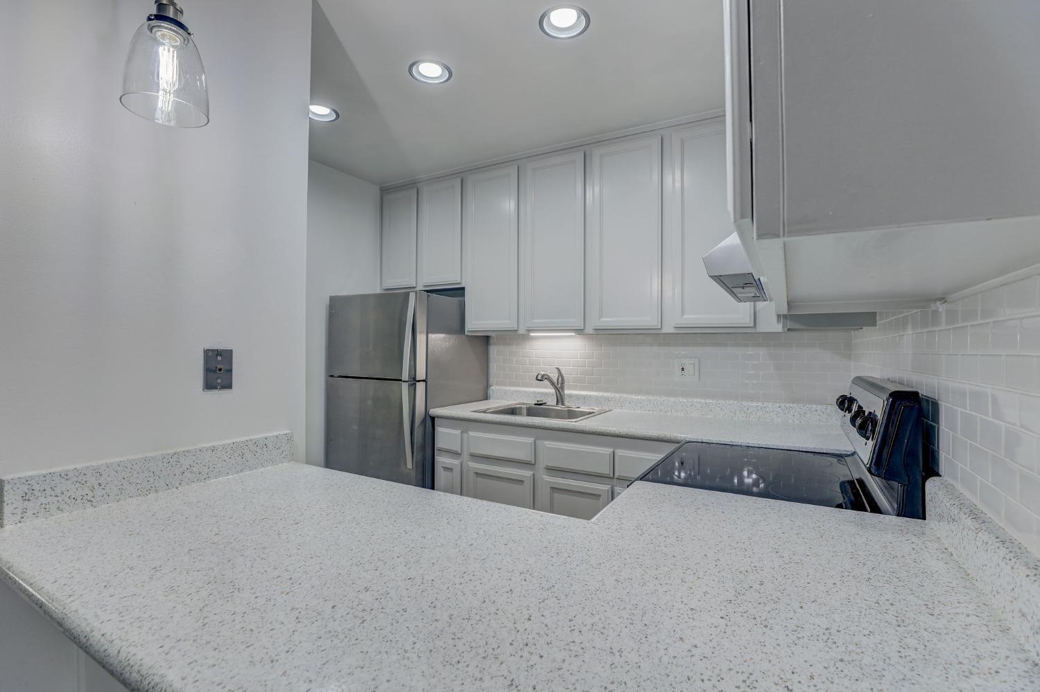Photo #6: 225071590 Listing: Photo #6