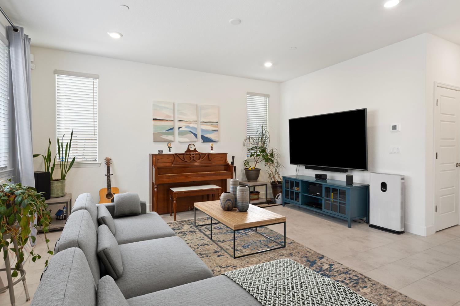 Nuestra Avenue, Sacramento, California image 3