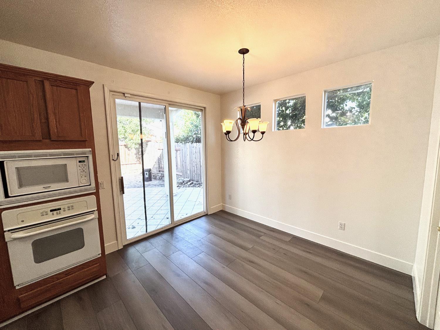 Lilyview Way, Elk Grove, California image 12