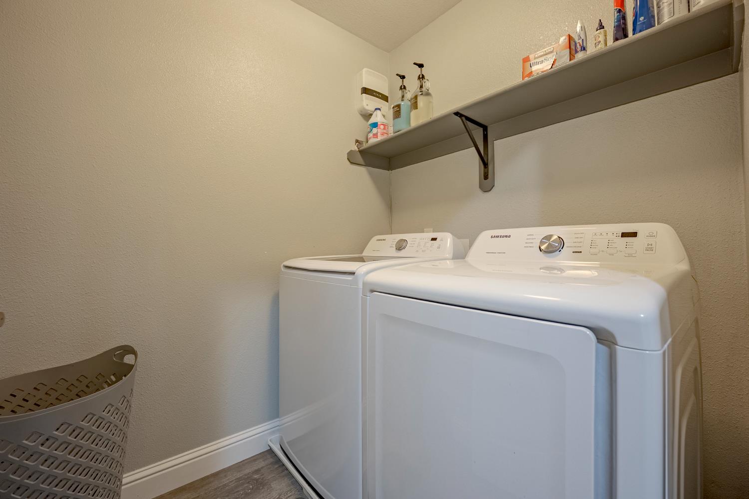 La Quinta Court, Merced, California image 39