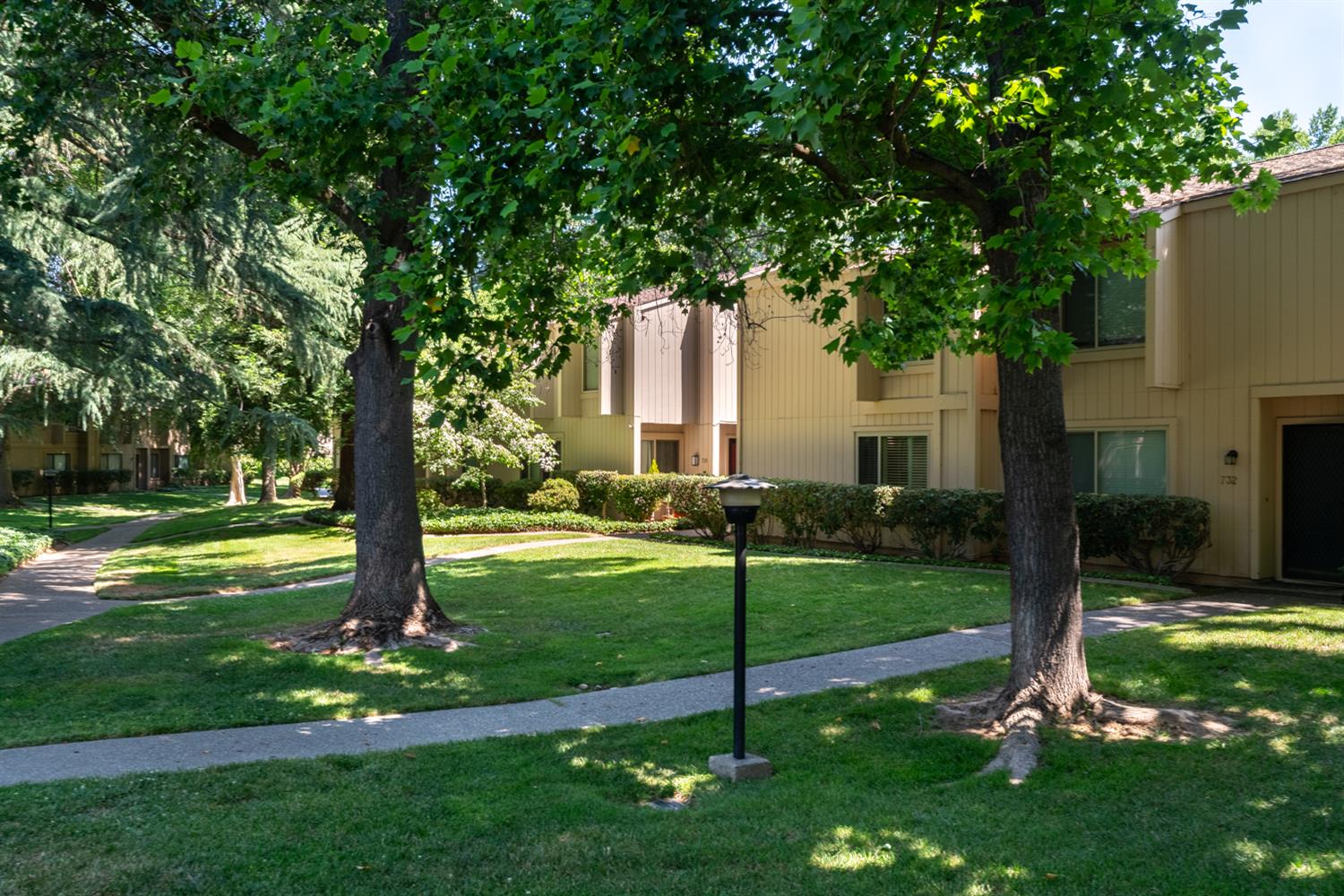 Hartnell Place, Sacramento, California image 2
