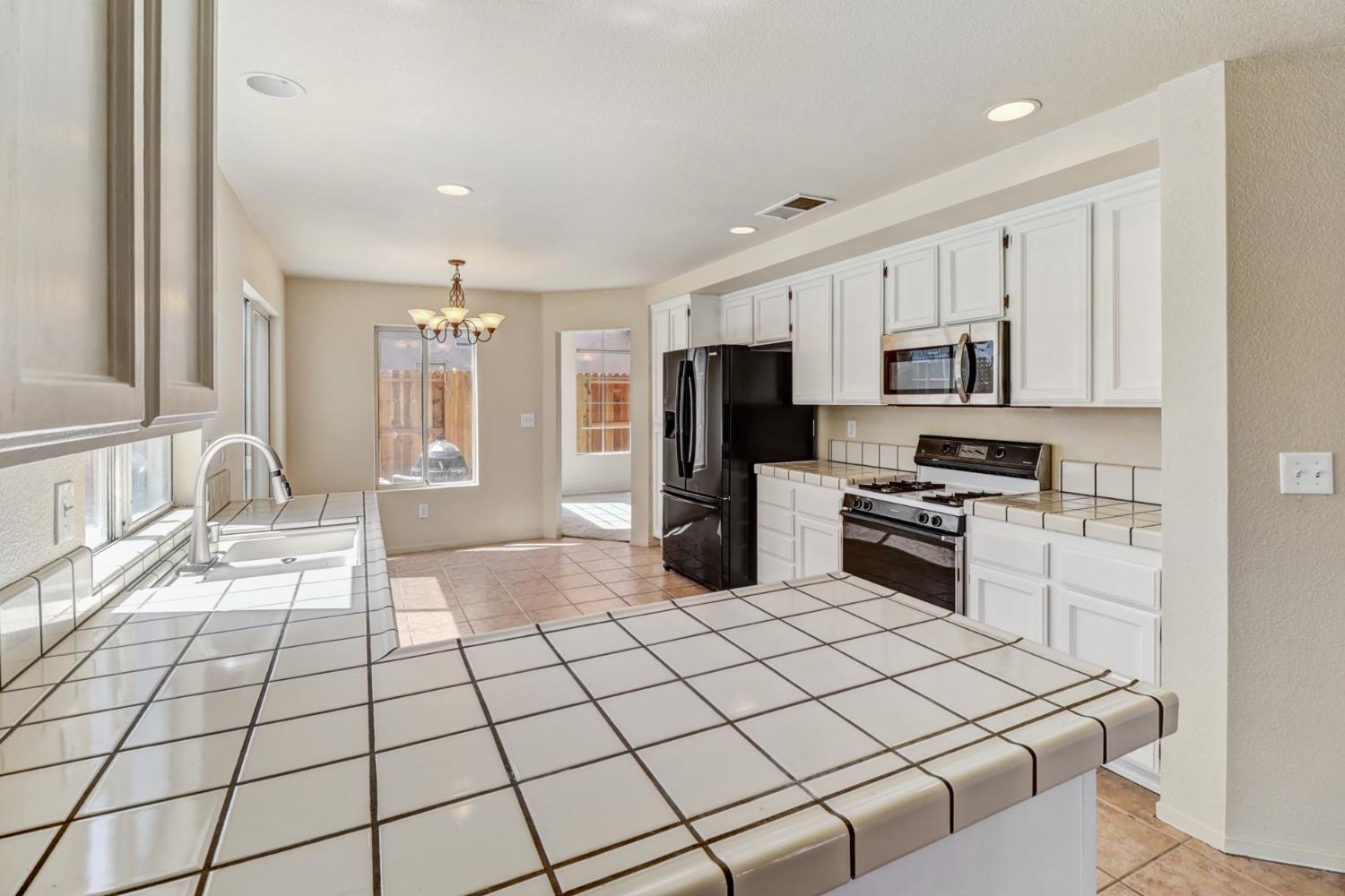 Thornbridge Drive, Galt, California image 11
