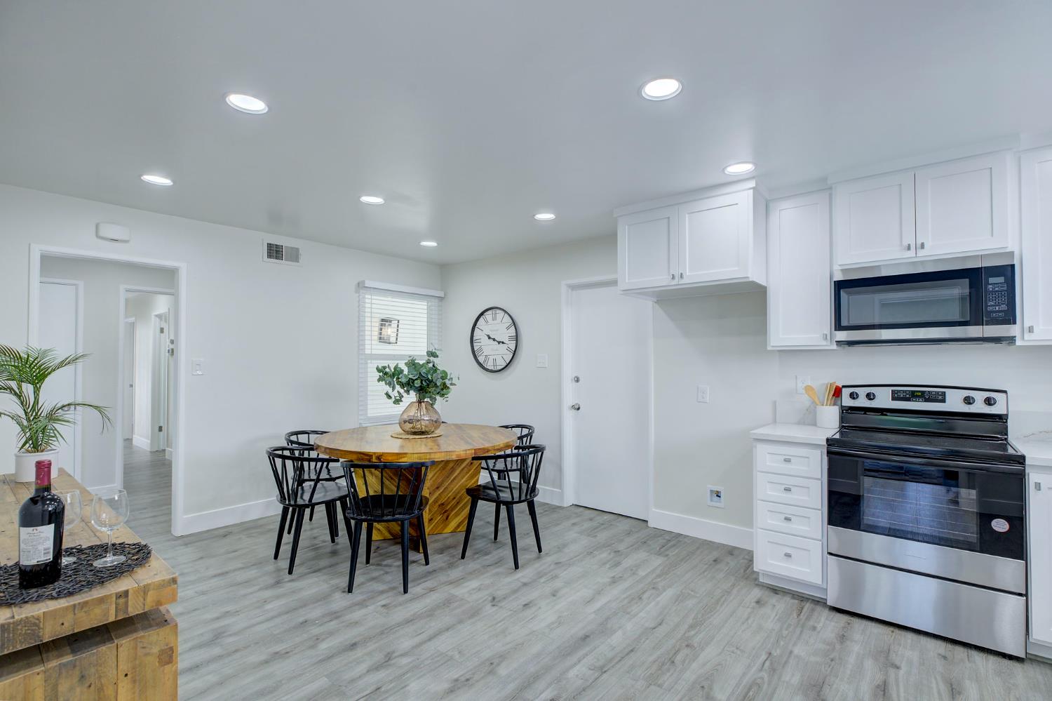 Stockbridge Avenue, Sacramento, California image 8