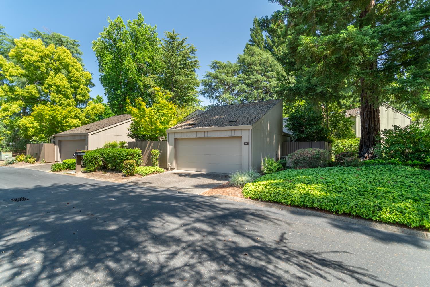 Dunbarton Circle, Sacramento, California image 40