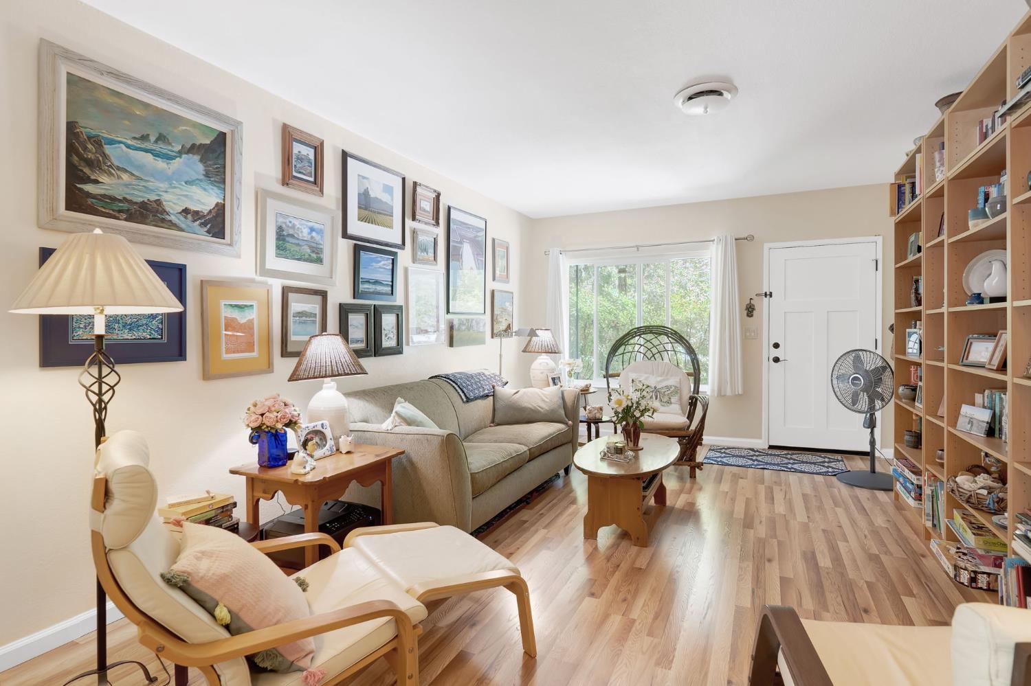 219 La Vida Way, Davis, California image 2