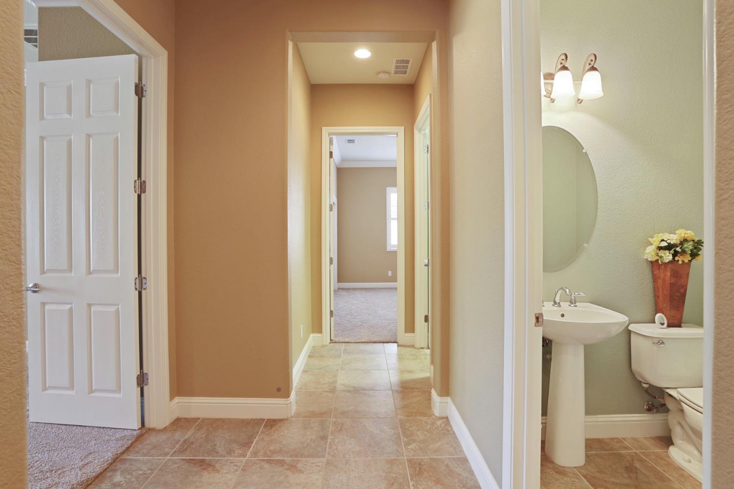 Detail Gallery Image 28 of 74 For 2424 Ashbridge Ln, Manteca,  CA 95336 - 2 Beds | 2/1 Baths