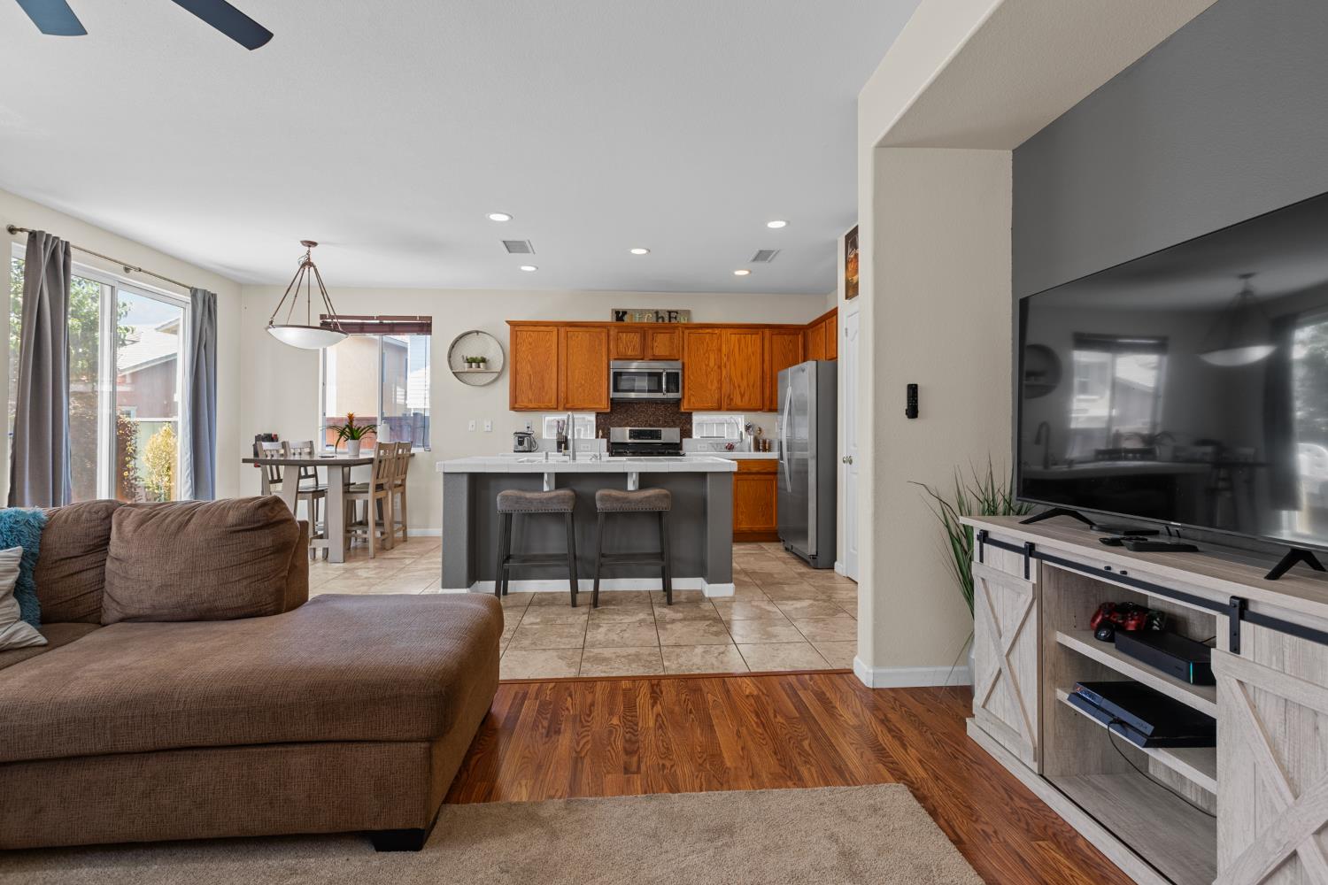 Marrissey Lane, Sacramento, California image 12