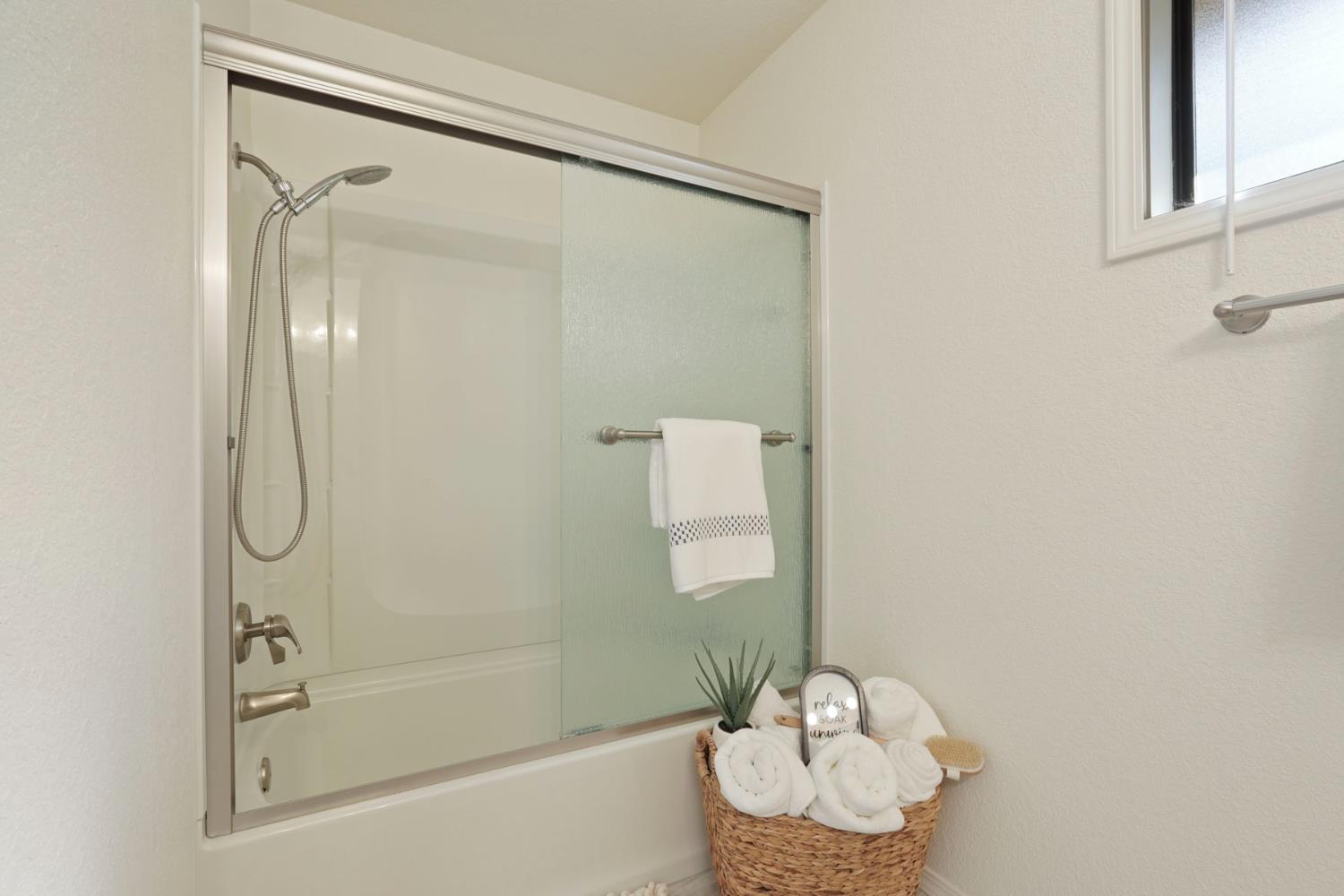 Detail Gallery Image 28 of 39 For 2316 Yosemite Ave, Escalon,  CA 95320 - 3 Beds | 2 Baths